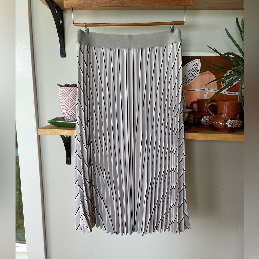 New York & Company Gray White Pinstripe Pleated Midi Skirt Elastic Waist XS